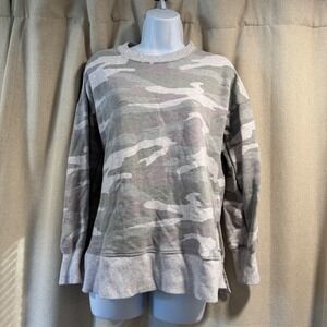 Aerie Camo Sweatshirt XS Green Gray Long Sleeve Crew Neck Side Slit Pullover Top